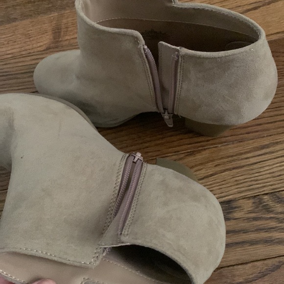 Tan suede heeled booties - Picture 3 of 4